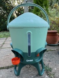 A green container with a handle

AI-generated content may be incorrect.